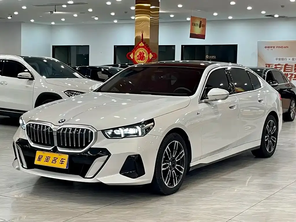 BMW 5 Series — фото 1