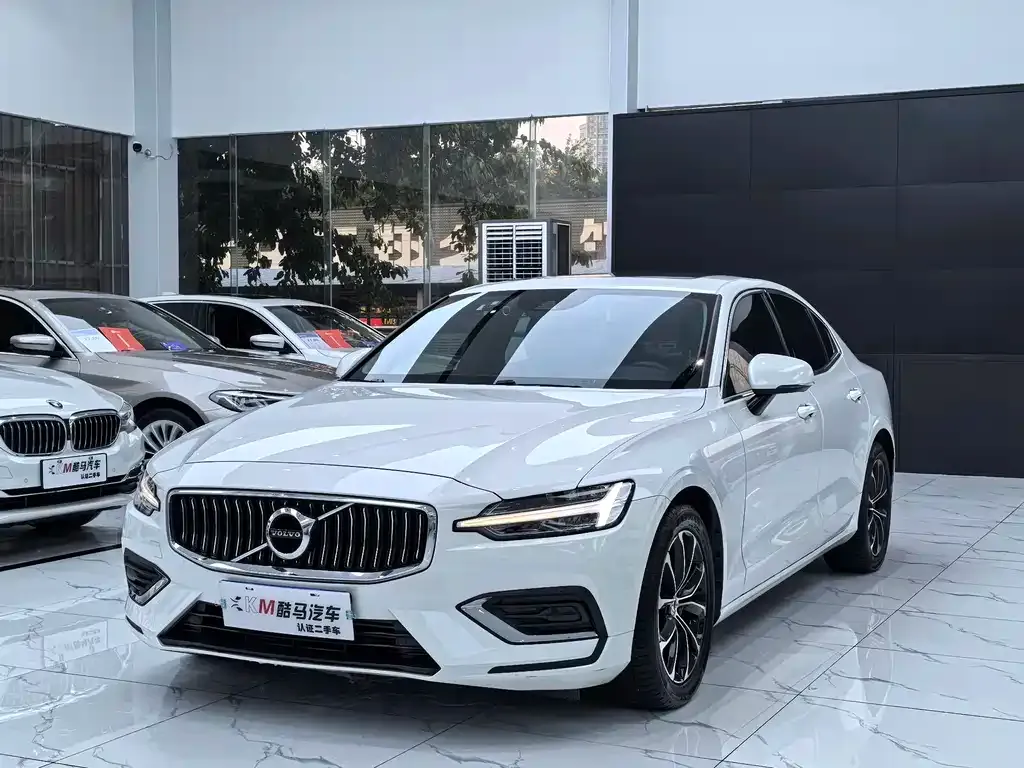 Volvo S60 — фото 1