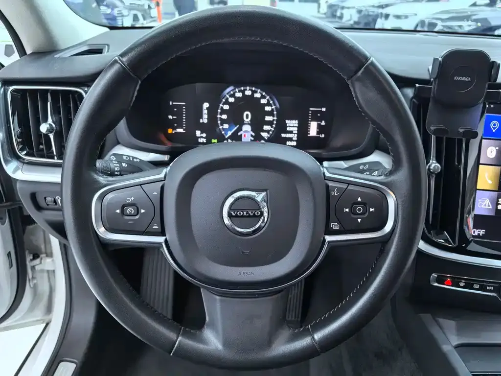 Volvo S60 — фото 10