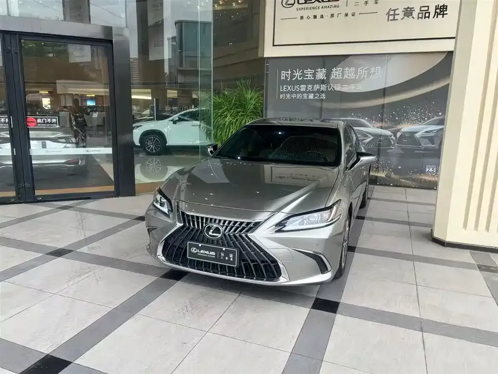 Lexus ES — фото 1
