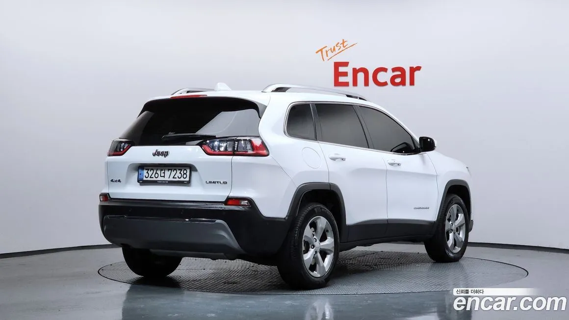 Jeep Cherokee — фото 2