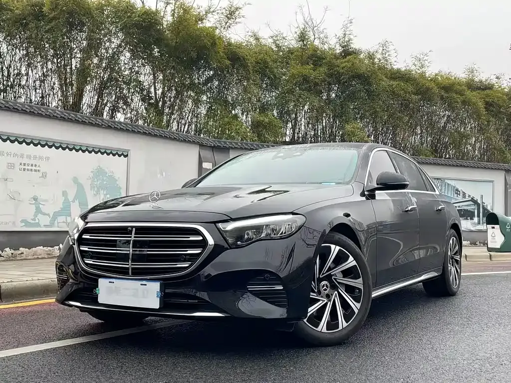 Mercedes-Benz E-Class — фото 1