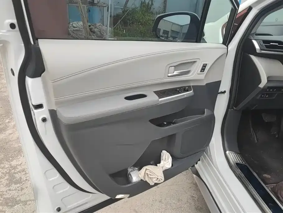Toyota Granvia — фото 7