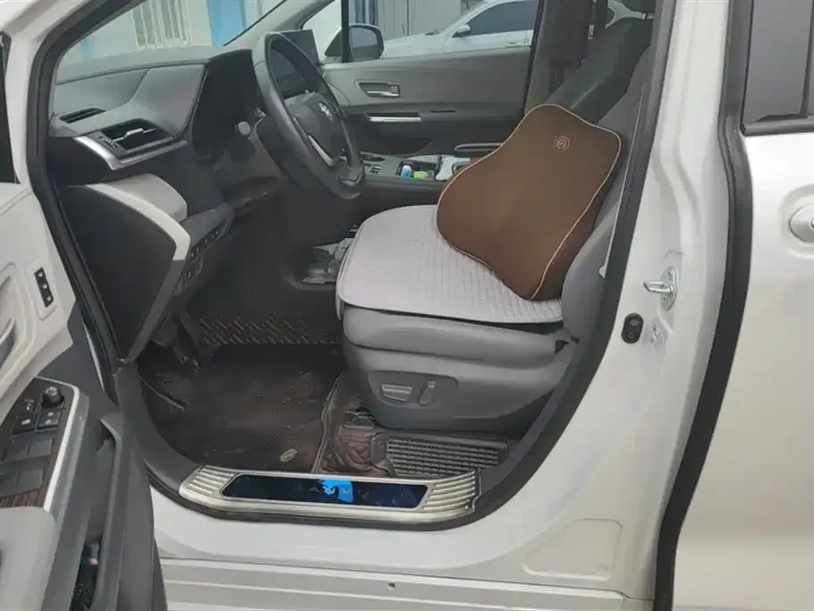Toyota Granvia — фото 9