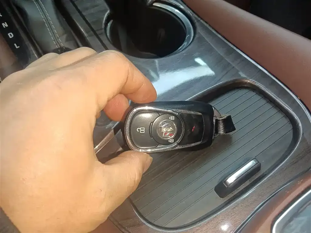 Buick Envision Plus — фото 9
