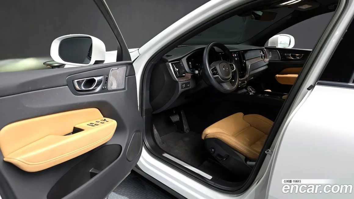 Volvo XC60 — фото 10