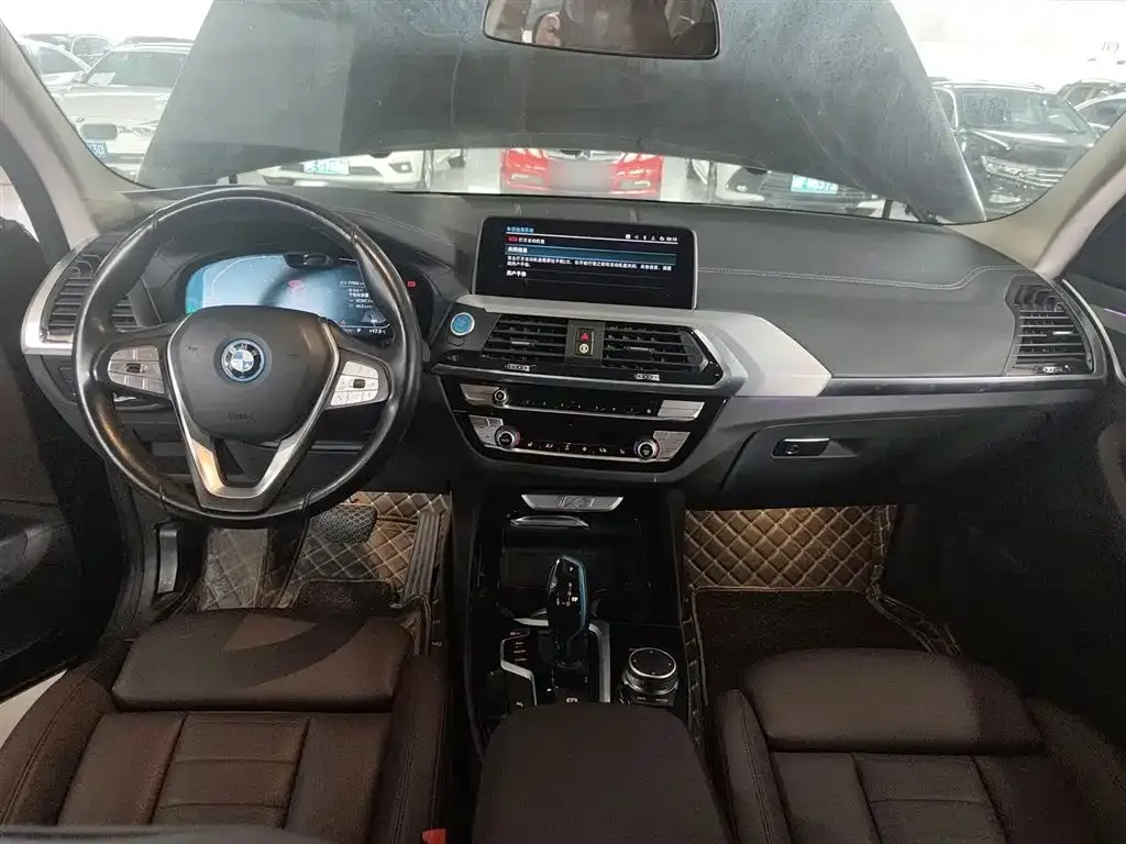BMW iX3 — фото 10