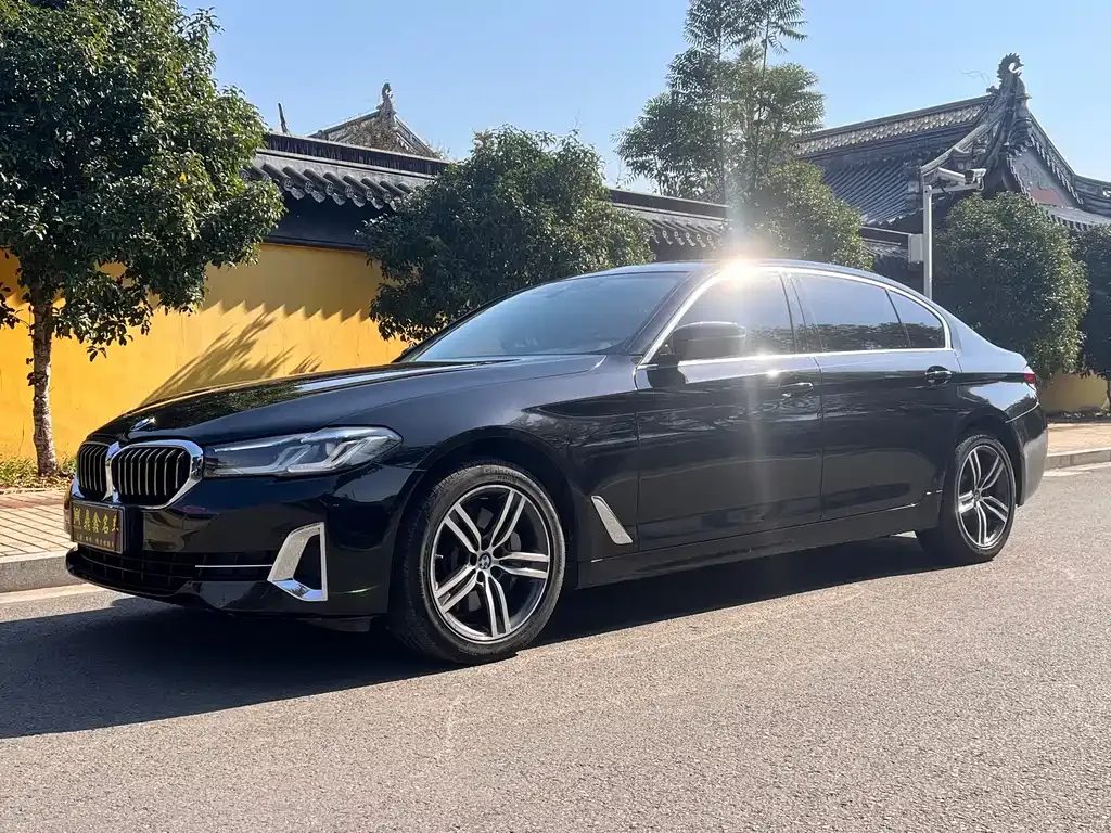 BMW 5 Series — фото 1