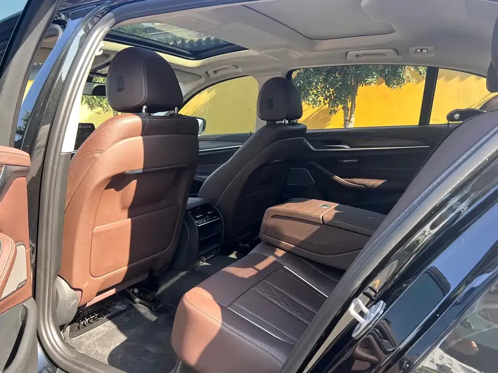 BMW 5 Series — фото 10