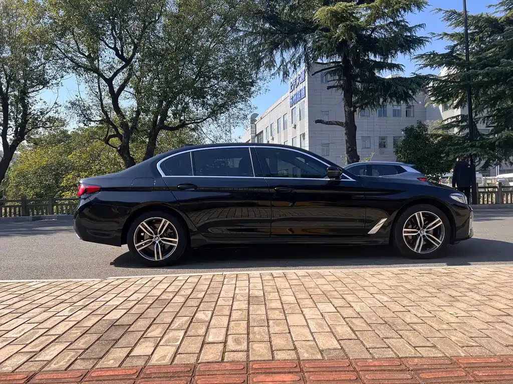 BMW 5 Series — фото 4