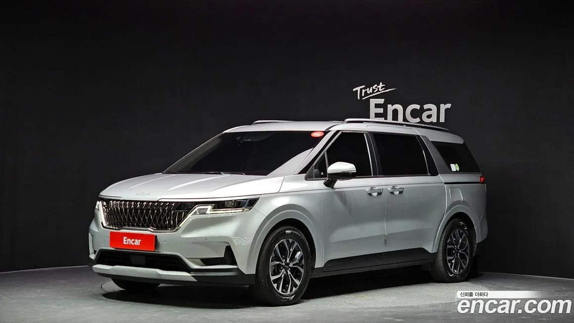 Kia Carnival — фото 1