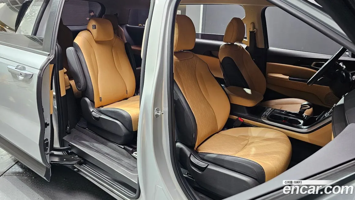 Kia Carnival — фото 10