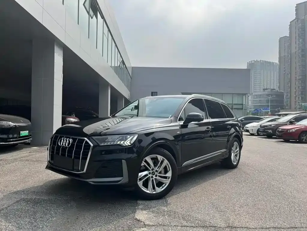 Audi Q7 — фото 1
