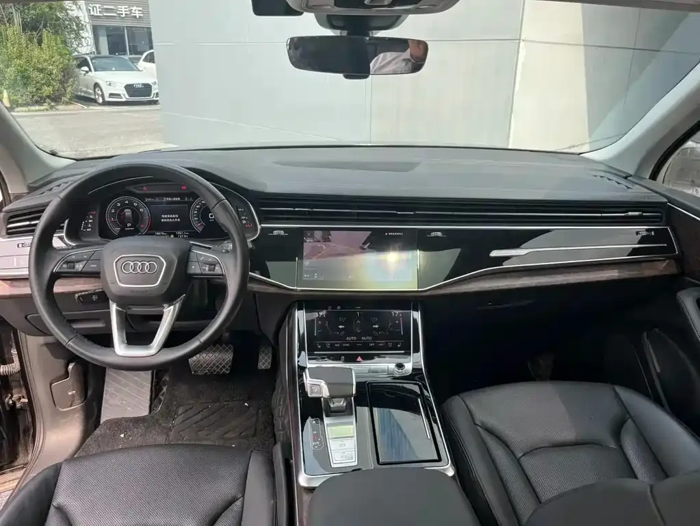 Audi Q7 — фото 10