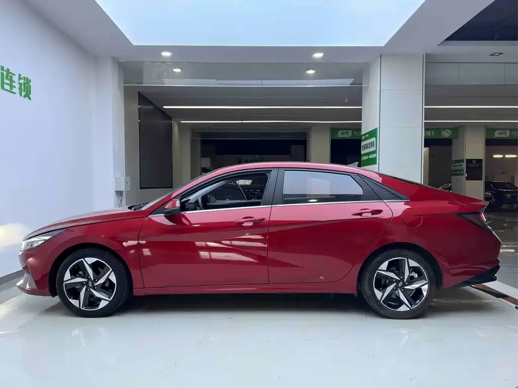 Hyundai Elantra — фото 7