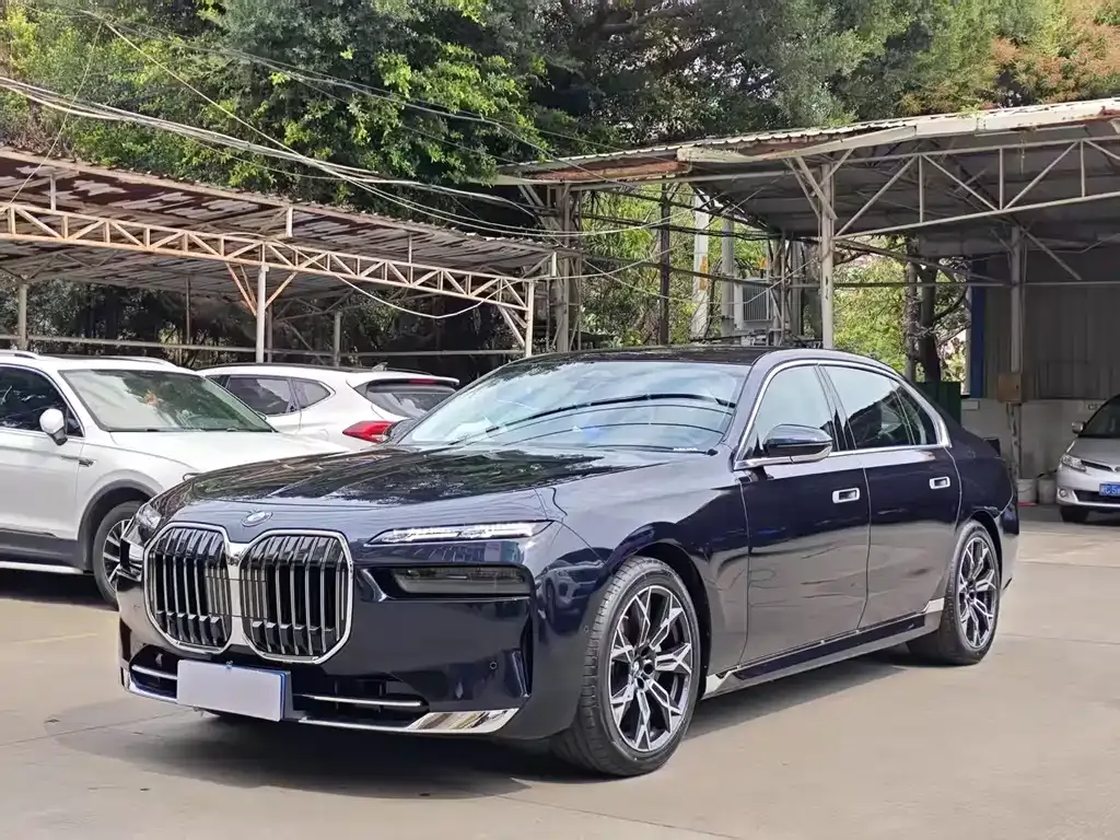 BMW 7 Series — фото 1