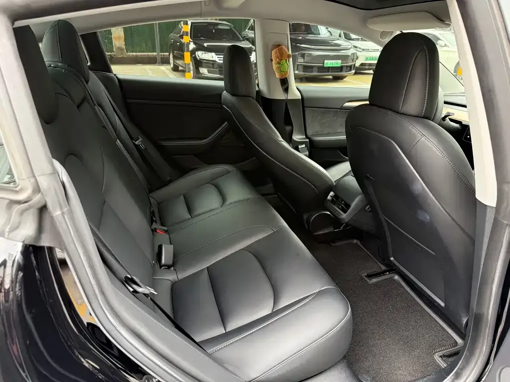 Tesla Model 3 — фото 10