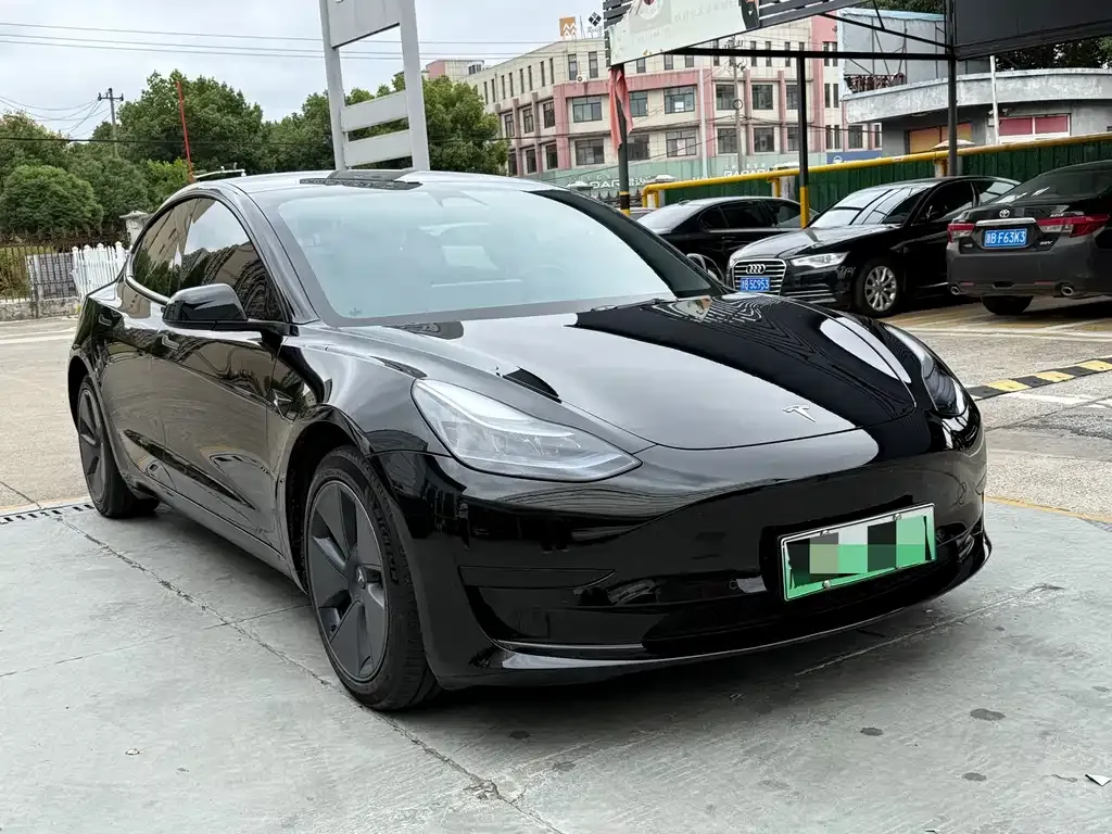Tesla Model 3 — фото 3