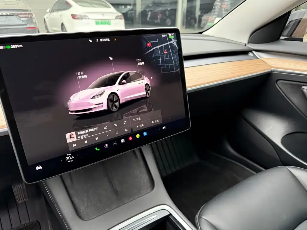 Tesla Model 3 — фото 6