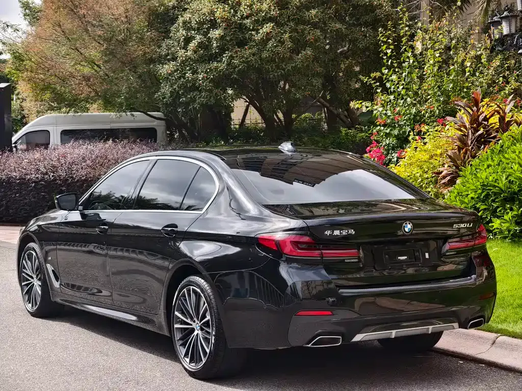 BMW 5 Series — фото 5