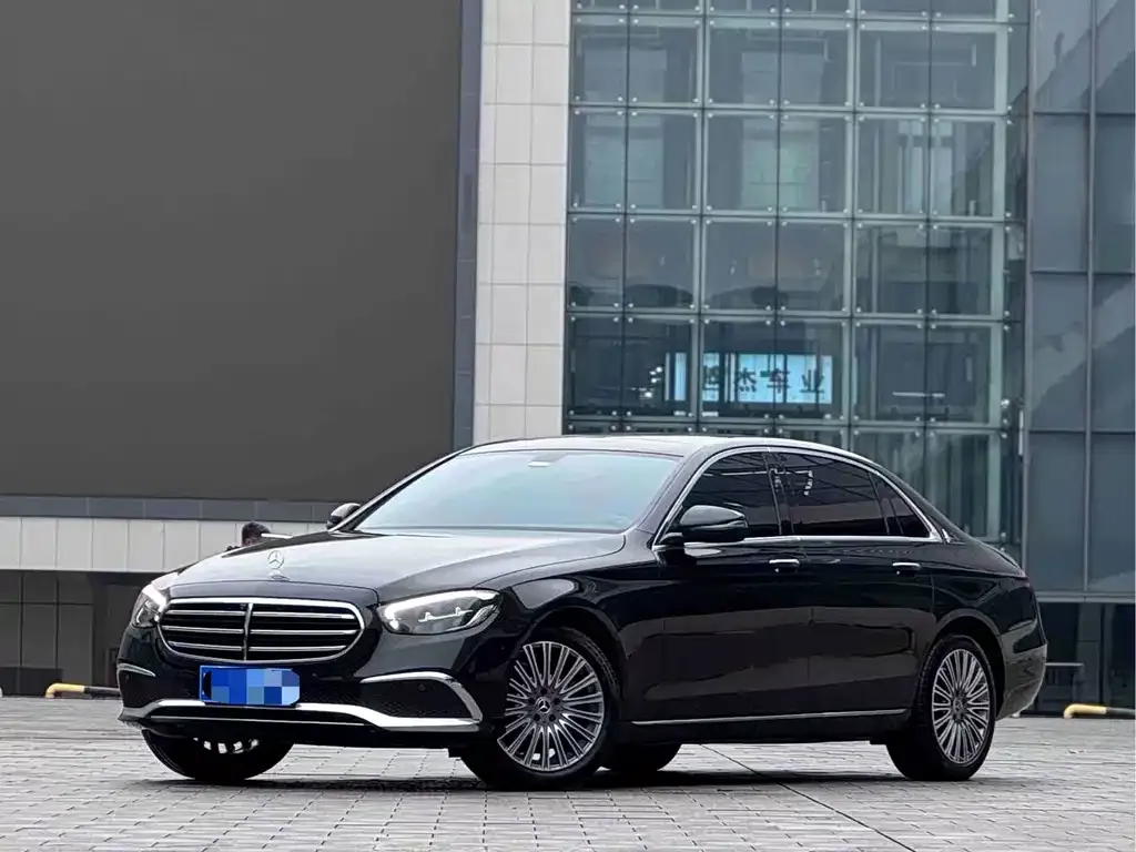 Mercedes-Benz E-Class — фото 1