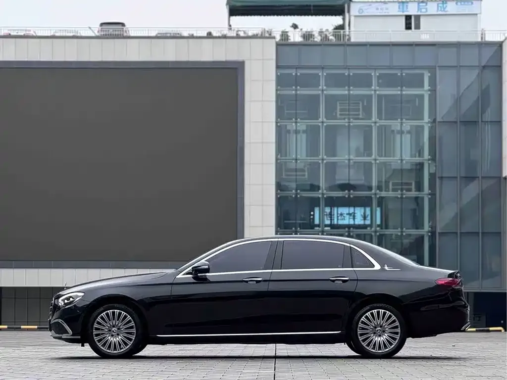 Mercedes-Benz E-Class — фото 2