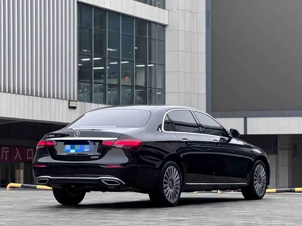 Mercedes-Benz E-Class — фото 5