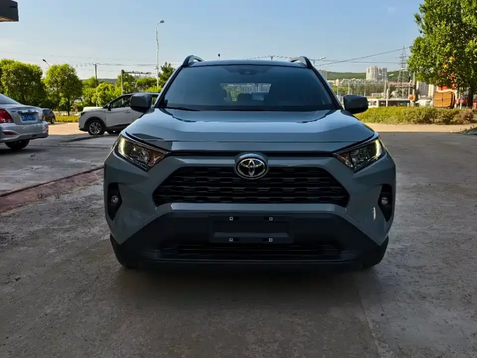 Toyota RAV4 — фото 2