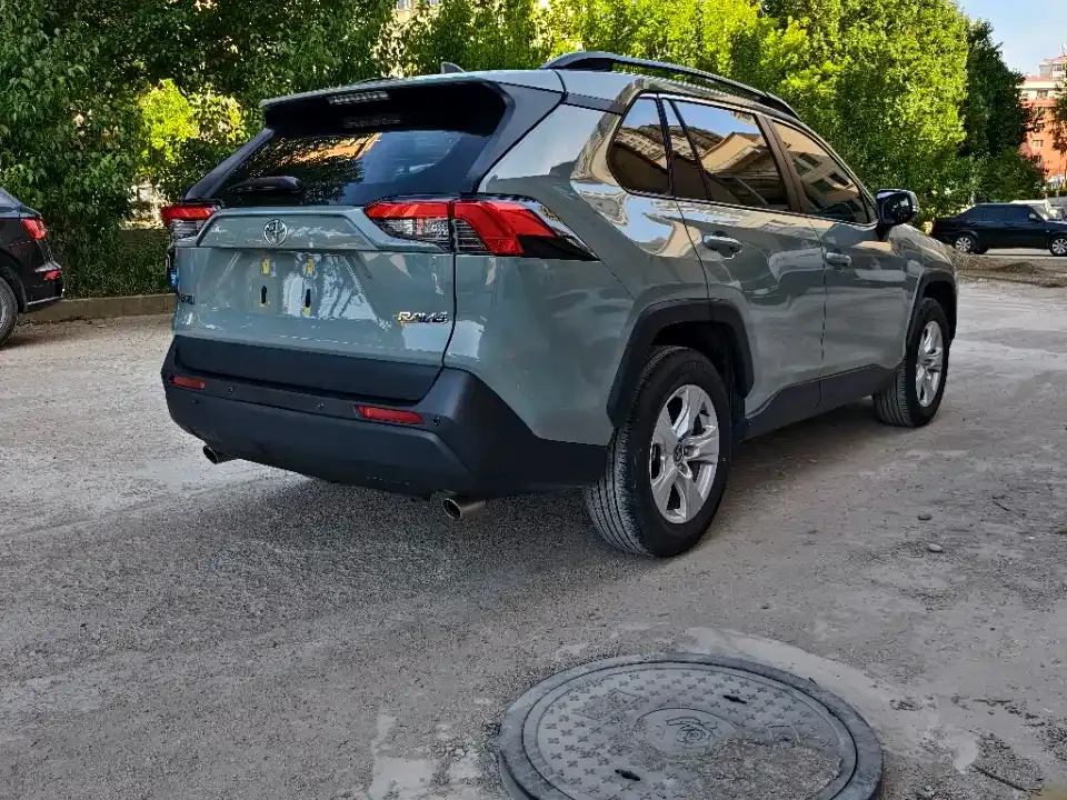 Toyota RAV4 — фото 4