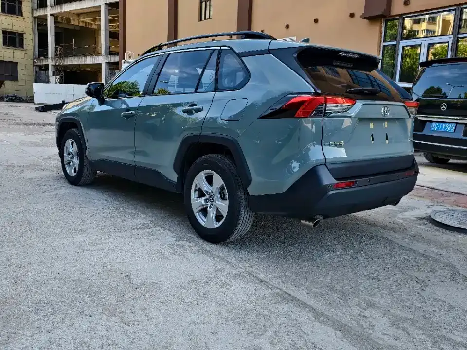 Toyota RAV4 — фото 6