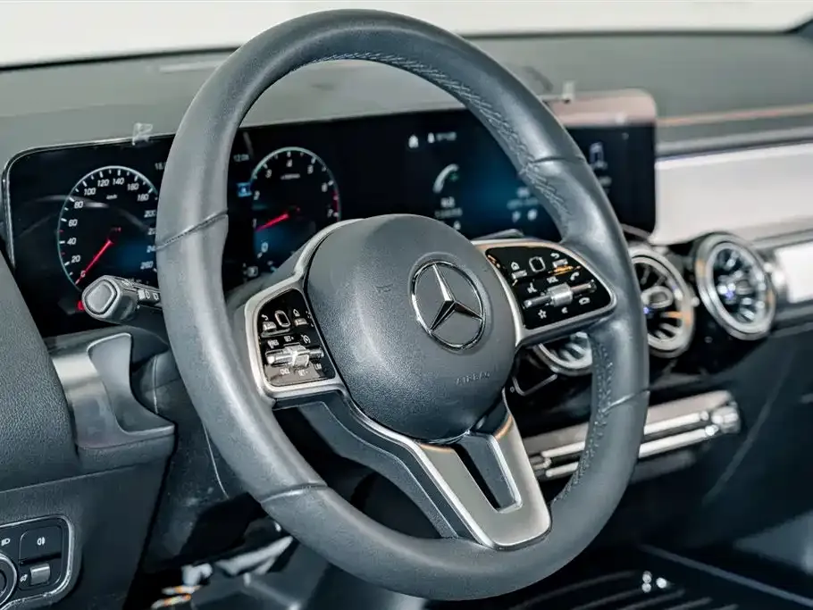 Mercedes-Benz GLB — фото 10