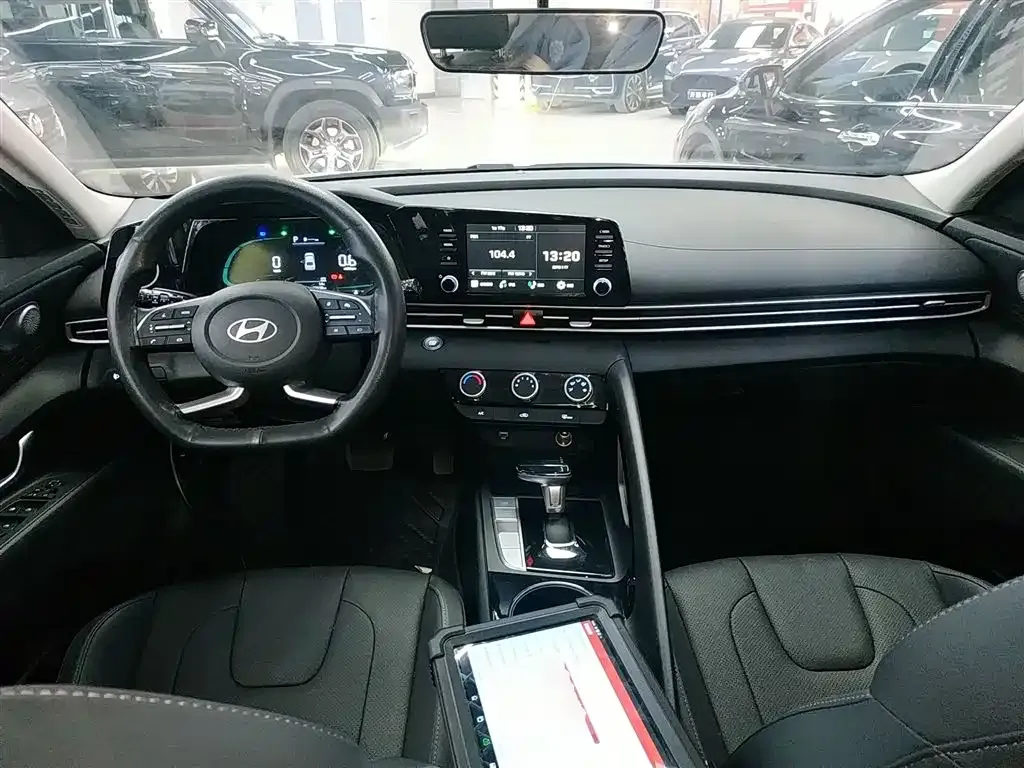 Hyundai Elantra — фото 10