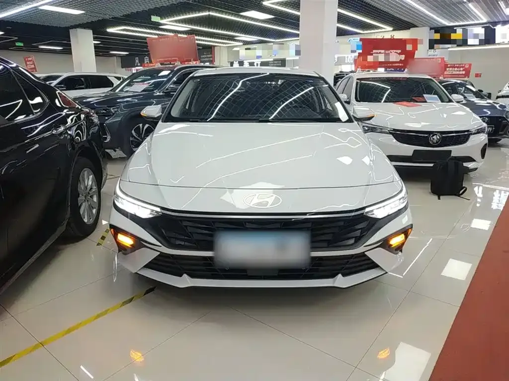 Hyundai Elantra — фото 3