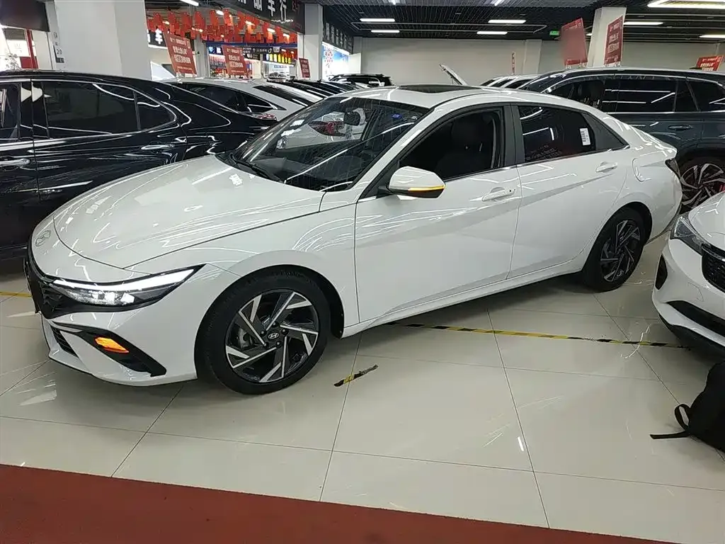 Hyundai Elantra — фото 5