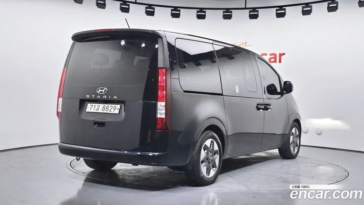 Hyundai Staria — фото 2