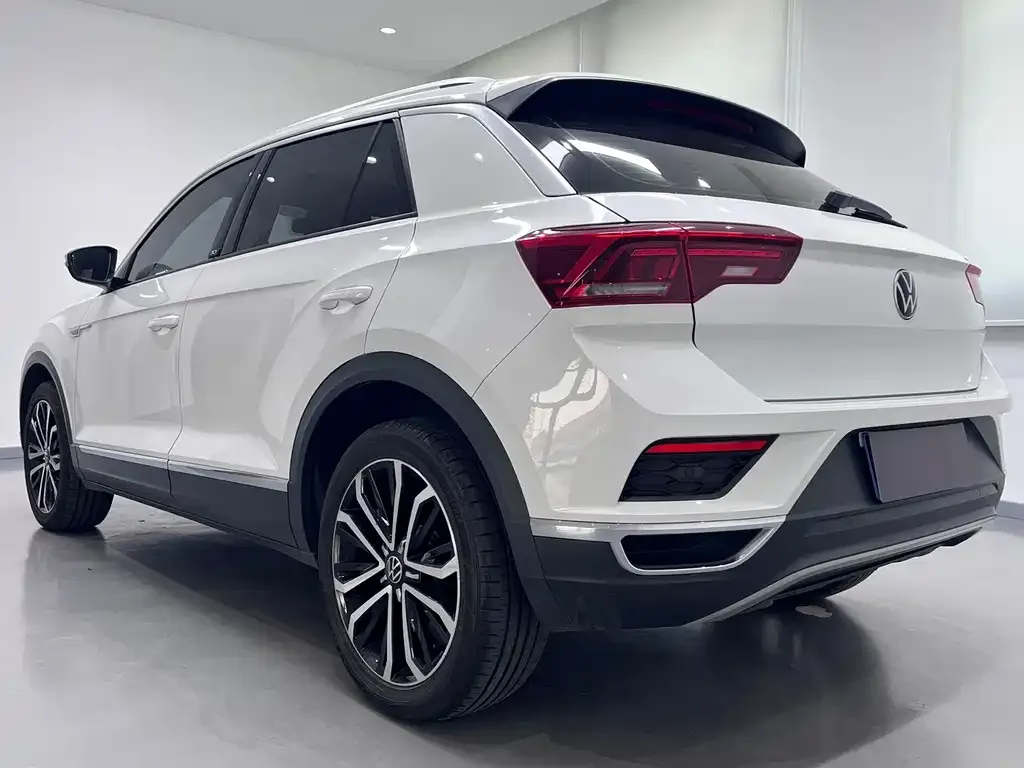 Volkswagen T-Roc — фото 6
