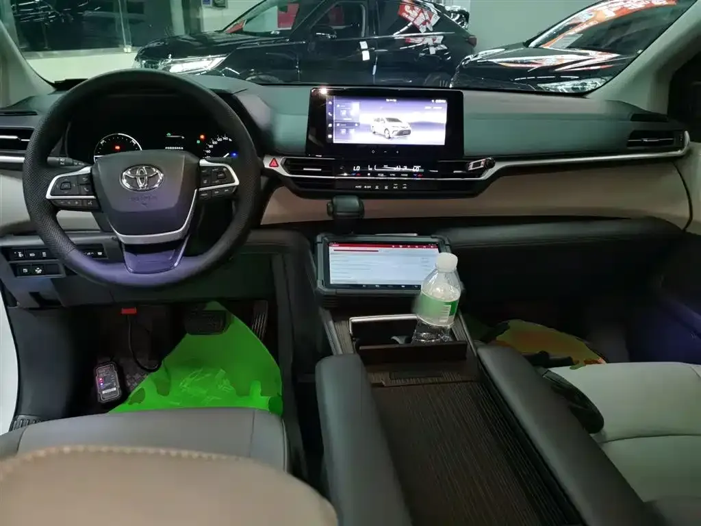Toyota Granvia — фото 10