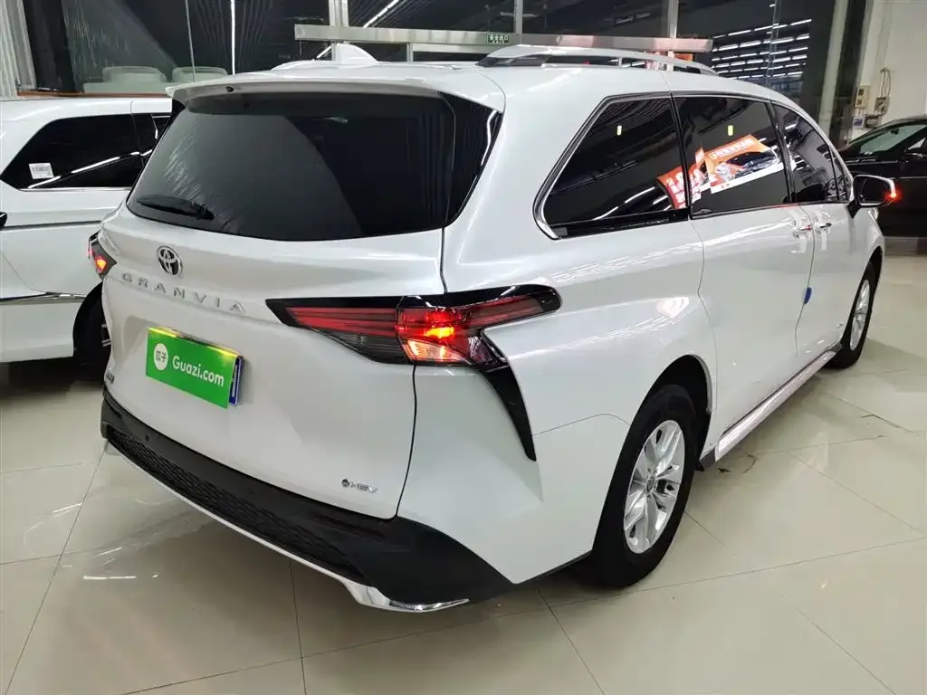Toyota Granvia — фото 7