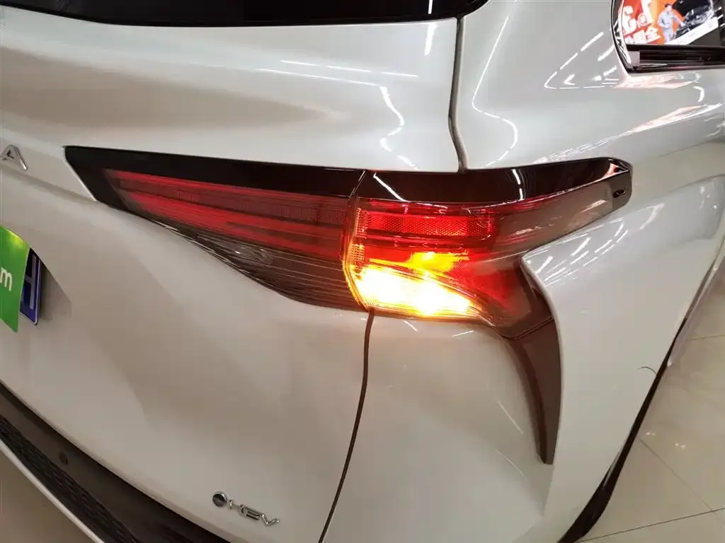 Toyota Granvia — фото 8