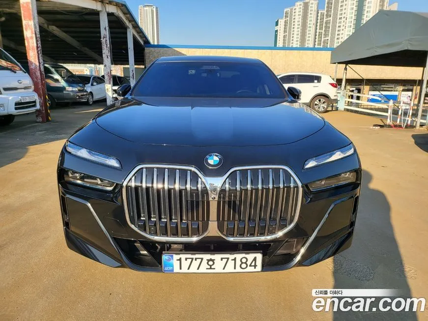 BMW 7-Series — фото 1