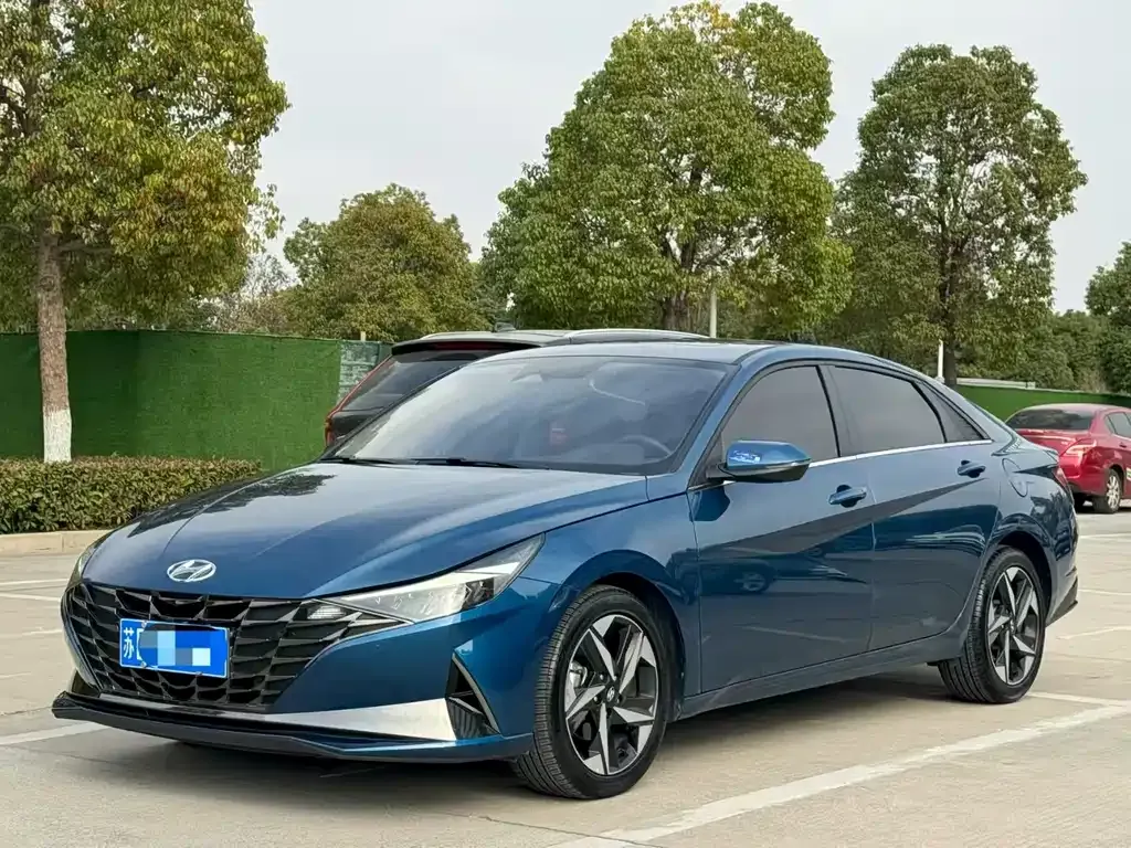 Hyundai Elantra — фото 1