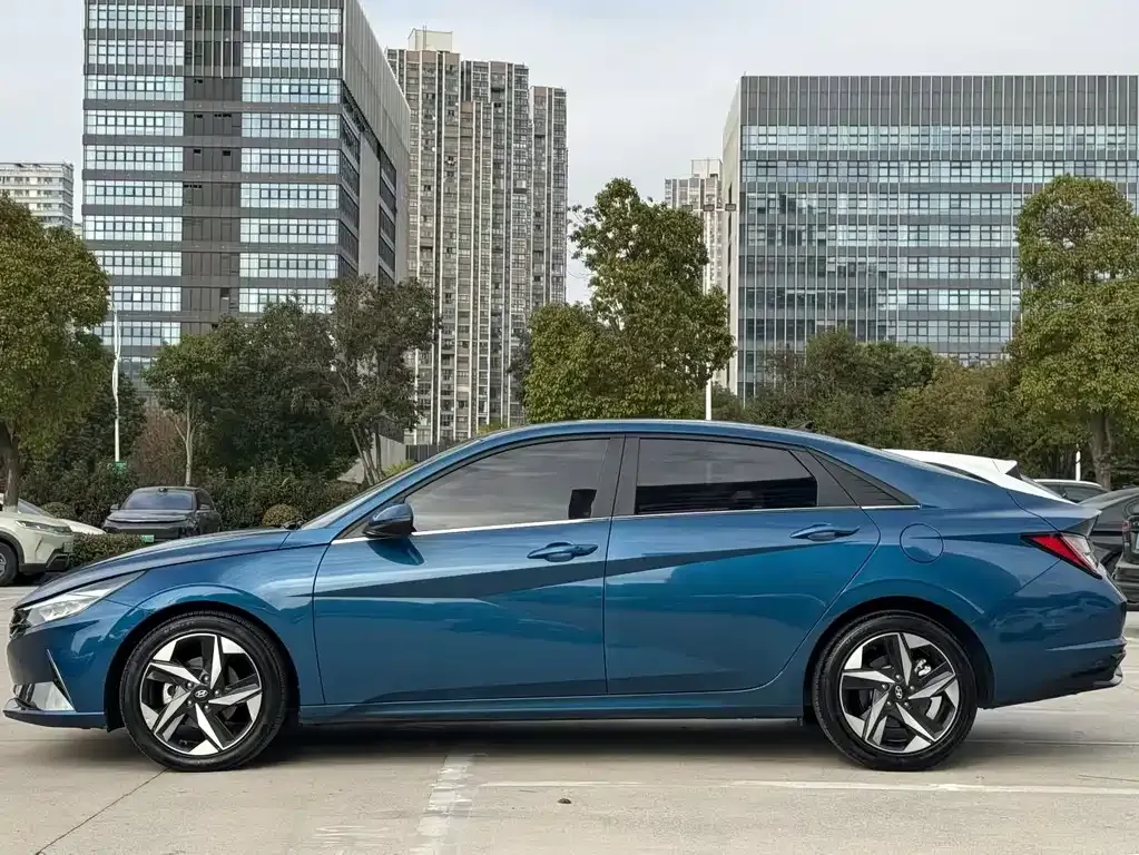 Hyundai Elantra — фото 3
