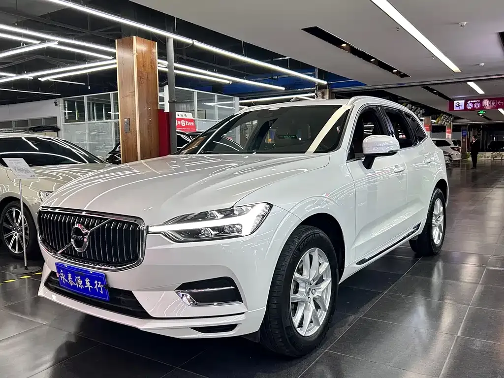 Volvo XC60 — фото 1