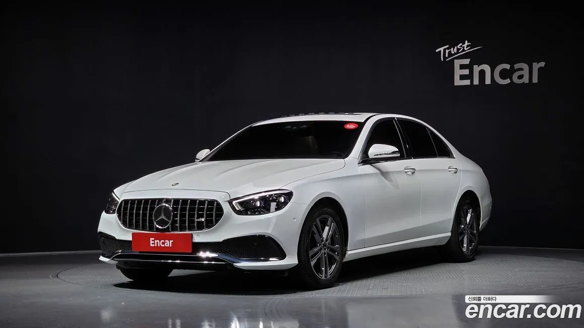 Mercedes-Benz E-Class — фото 1