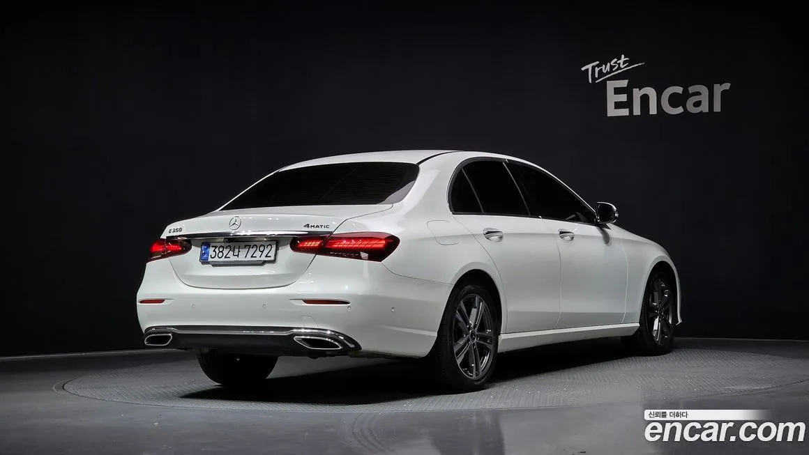 Mercedes-Benz E-Class — фото 2