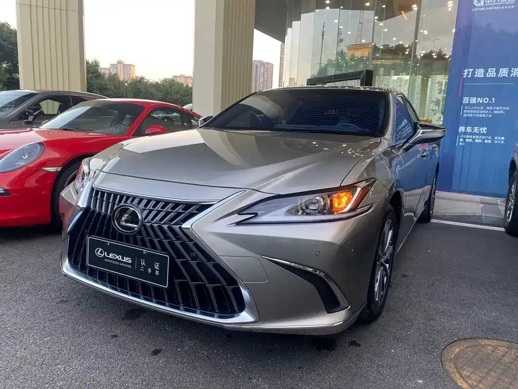 Lexus ES — фото 1