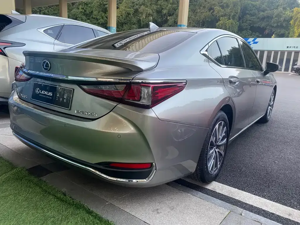 Lexus ES — фото 8