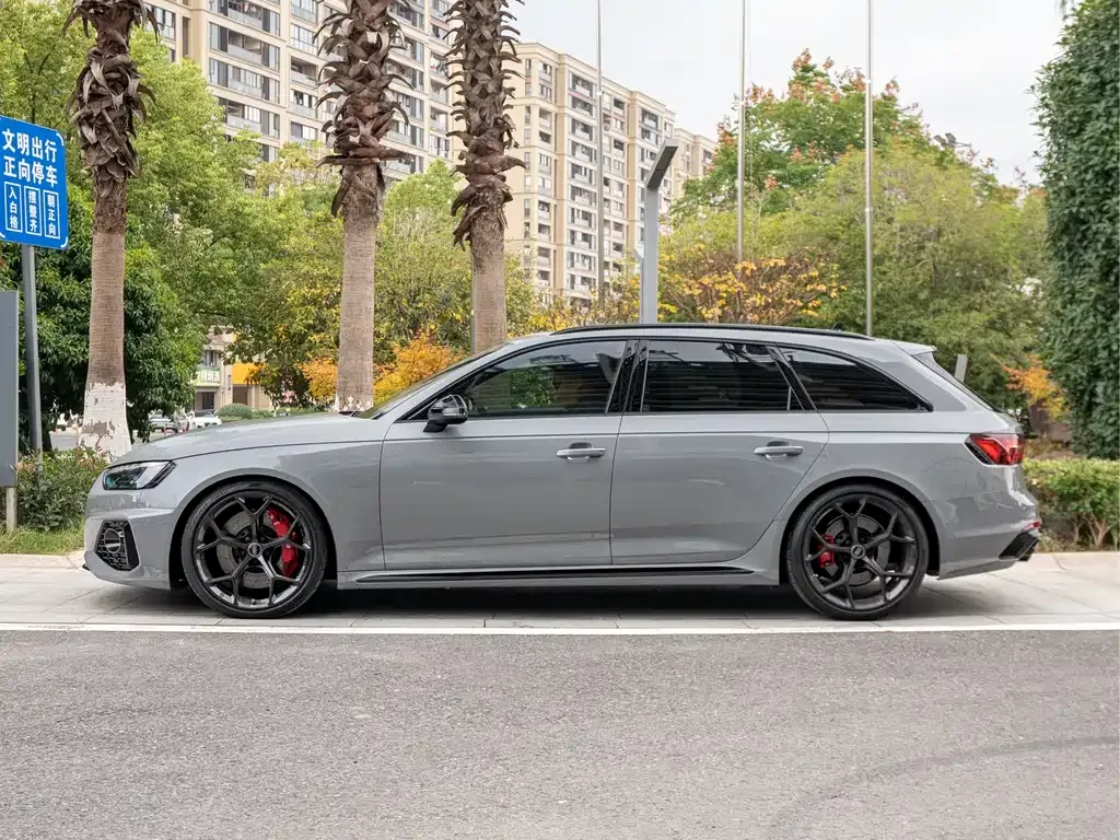Audi RS 4 — фото 3