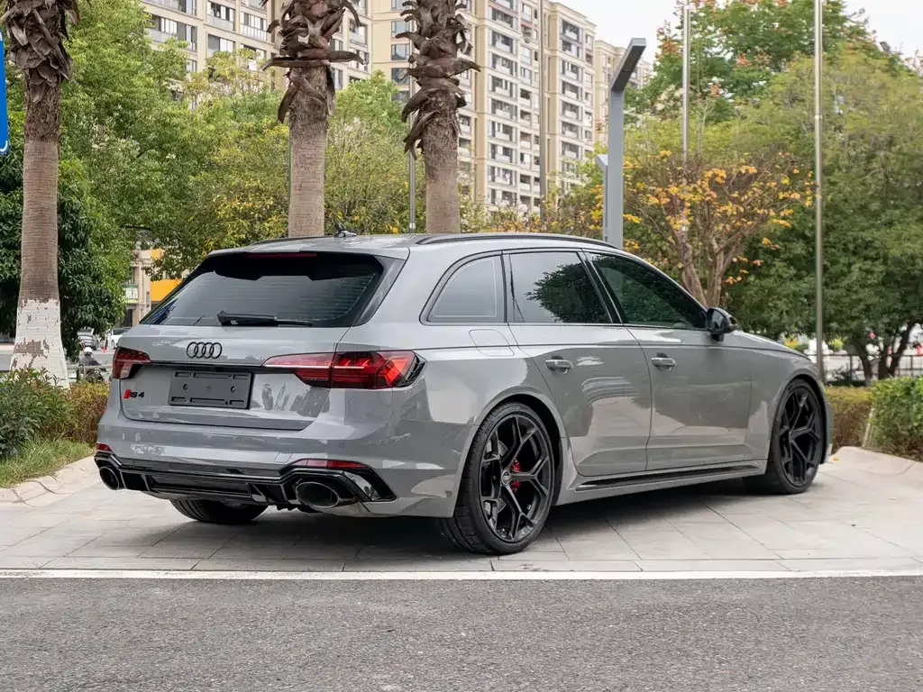 Audi RS 4 — фото 4
