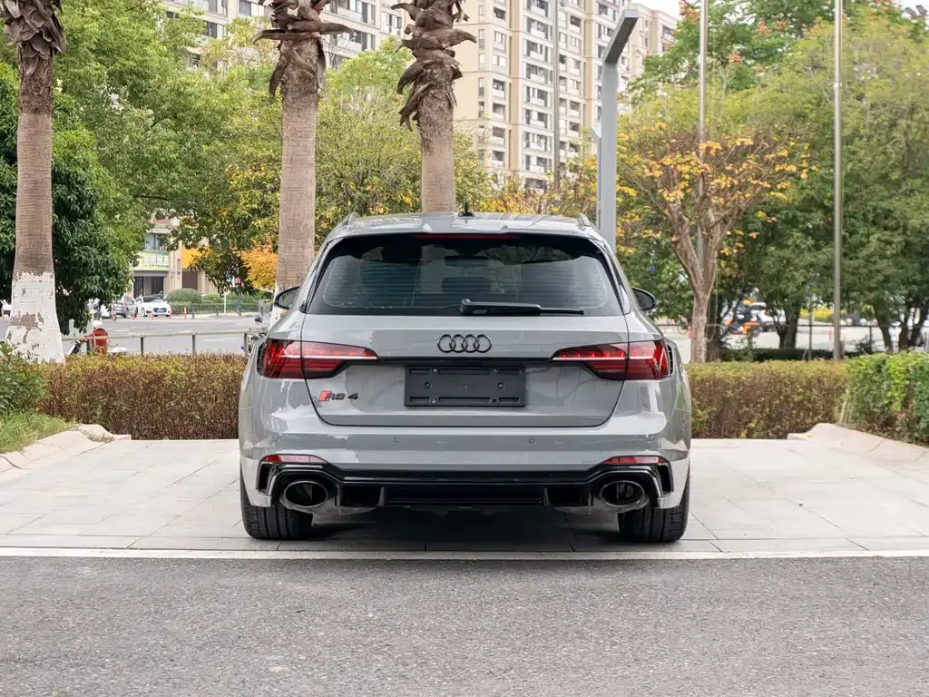 Audi RS 4 — фото 5